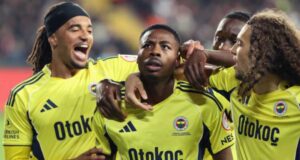 Fenerbahçe 4 golle çeyrek finalde Fenerbahçe Gaziantep FK yi 4-0 mağlup etti ve adını çeyrek finale yazdırdı